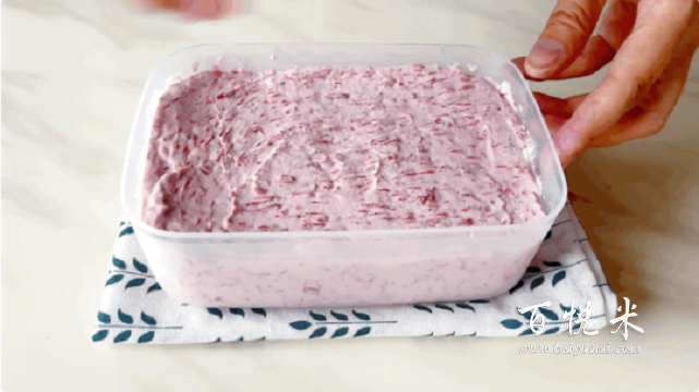 酸酸甜甜的楊梅果醬冰淇淋，滿滿的果肉，太適合夏天了